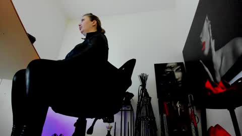 Misscatsnow online show from January 17, 2026, 2:38 am