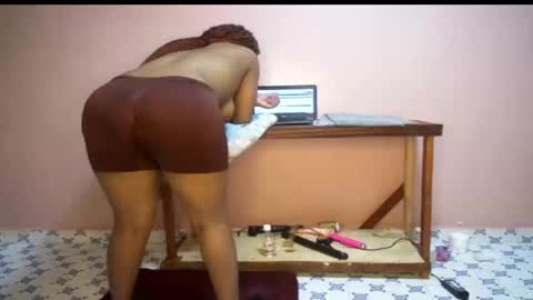 Snapshot of queenkiah chatting on February 23, 2025, 1:13 am Nina online show from February 23, 2025, 1:13 am