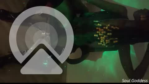 Snapshot of queenmaheliya chatting on December 22, 2025, 8:17 pm queenmaheliya online show from December 22, 2025, 8:17 pm