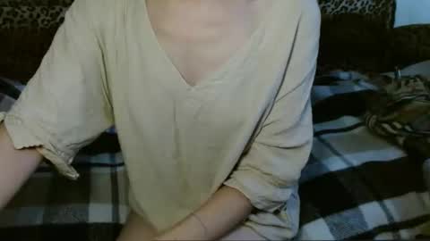 Snapshot of queenoftenderness chatting on December 2, 2024, 7:47 am queenoftenderness online show from December 2, 2024, 7:47 am