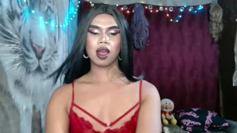 queenpinayebony_xx online show from April 23, 2026, 3:47 pm