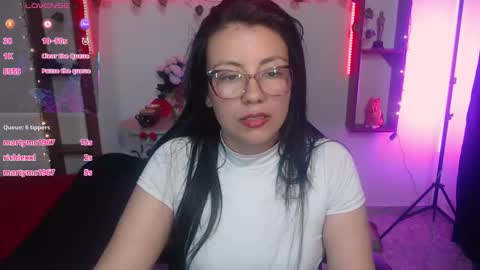 queenrose94 online show from March 11, 2026, 12:11 pm