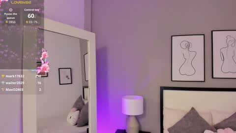 Snapshot of queenrose___ chatting on January 31, 2026, 7:11 pm Queen Rose online show from January 31, 2026, 7:11 pm