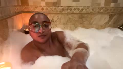 Snapshot of queensquirtntwerk chatting on February 17, 2026, 4:42 am Queen Hilarity online show from February 17, 2026, 4:42 am