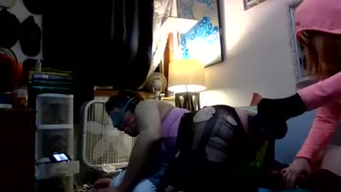 queenssissytoy online show from December 15, 2025, 2:32 pm