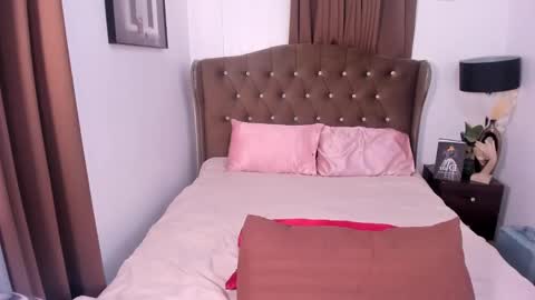 Snapshot of queenunivers chatting on January 16, 2025, 3:34 am queenshasha and nathalie online show from January 16, 2025, 3:34 am