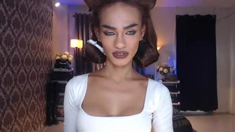ValentinaMoone online show from June 15, 2026, 11:18 pm