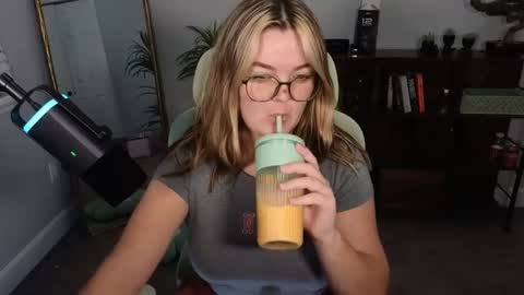 Bri online show from October 4, 2025, 2:42 am