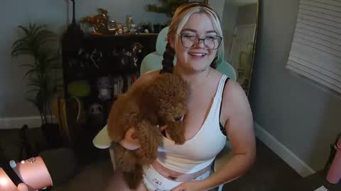 Bri online show from December 22, 2025, 3:03 am