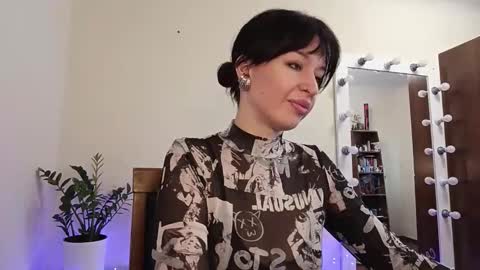 quiet_smile online show from October 12, 2025, 8:13 am