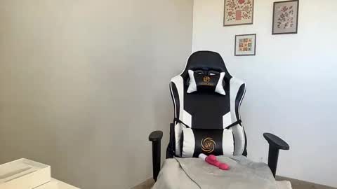 Quinnyelena online show from October 30, 2025, 9:22 am