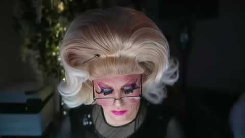 Snapshot of qweenviva chatting on December 5, 2025, 6:00 am ViVaLuvLicious online show from December 5, 2025, 6:00 am