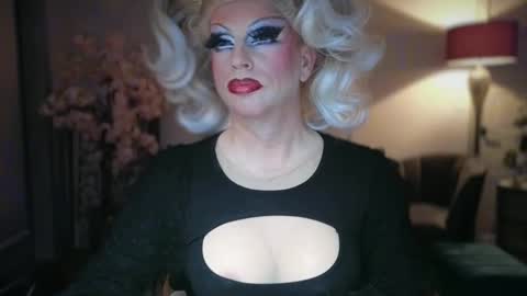 Snapshot of qweenviva chatting on March 22, 2026, 2:04 am ViVaLuvLicious online show from March 22, 2026, 2:04 am