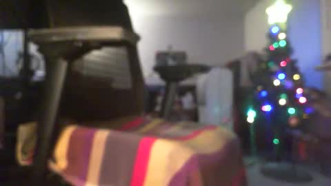 Snapshot of qwerty__pop chatting on December 1, 2025, 12:37 am qwerty__pop online show from December 1, 2025, 12:37 am