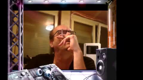 Snapshot of r_2d2_ chatting on November 17, 2025, 7:30 pm dj mike online show from November 17, 2025, 7:30 pm