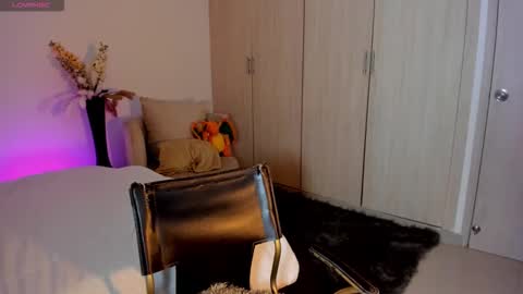 natalia  -  online show from September 9, 2025, 2:22 am