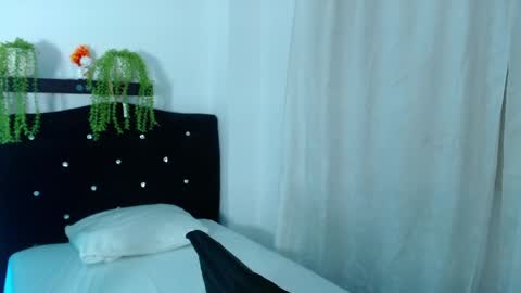 Valentina  online show from June 4, 2026, 12:16 am
