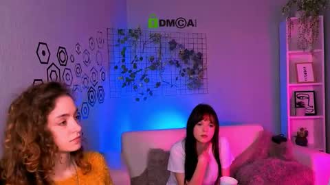 rachel_bloom__ online show from November 25, 2025, 1:33 pm