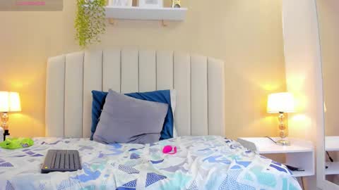 Rachel Donnelly online show from March 12, 2026, 1:23 am