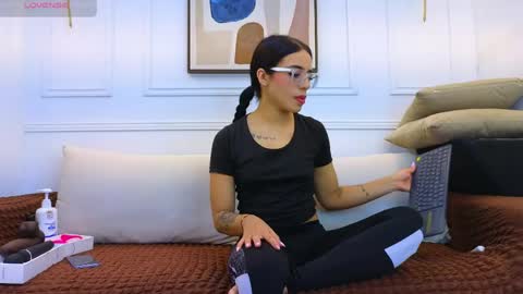 Rachel Donnelly online show from March 31, 2026, 1:07 am