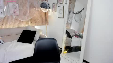 RACHEL ES online show from October 12, 2025, 7:18 am