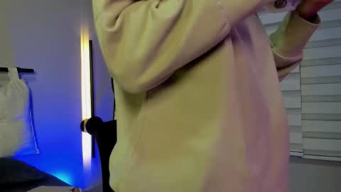 Rachell online show from September 17, 2025, 4:03 am