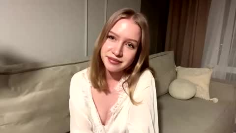 Snapshot of rachellegentile chatting on November 22, 2025, 3:11 pm Alice online show from November 22, 2025, 3:11 pm