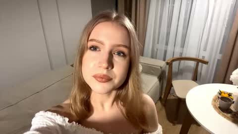 Snapshot of rachellegentile chatting on November 23, 2025, 3:34 pm Alice online show from November 23, 2025, 3:34 pm