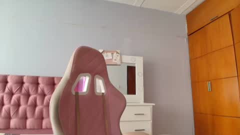 radiantgoddes online show from December 5, 2024, 4:01 pm