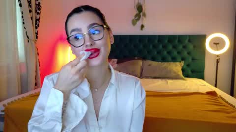 Snapshot of raeeamber_ chatting on October 4, 2025, 9:07 am sweet peach online show from October 4, 2025, 9:07 am