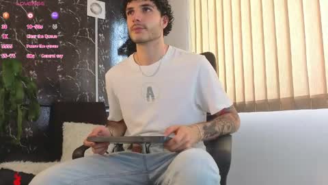 Snapshot of rafael_mendez chatting on April 28, 2026, 8:14 pm R A F A E L online show from April 28, 2026, 8:14 pm