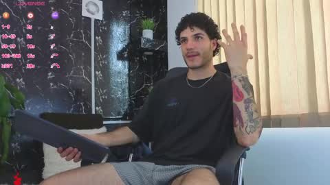 Snapshot of rafael_mendez chatting on April 29, 2026, 8:59 pm R A F A E L online show from April 29, 2026, 8:59 pm