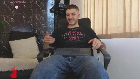 Snapshot of rafael_mendez chatting on May 20, 2026, 8:48 pm R A F A E L online show from May 20, 2026, 8:48 pm