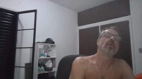 Snapshot of rafaelsel chatting on October 19, 2025, 4:24 am Big Uncle Jungle online show from October 19, 2025, 4:24 am