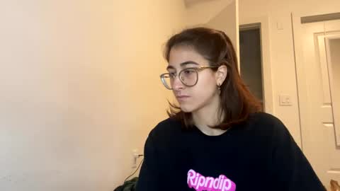 Snapshot of raiyvyn chatting on December 5, 2024, 3:48 am Ray Ray online show from December 5, 2024, 3:48 am