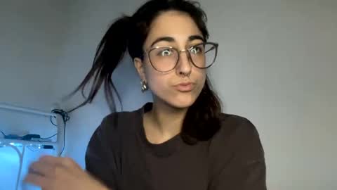 Snapshot of raiyvyn chatting on February 4, 2025, 3:00 am Ray Ray online show from February 4, 2025, 3:00 am