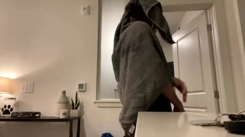 Snapshot of raiyvyn chatting on February 20, 2025, 4:39 am Ray Ray online show from February 20, 2025, 4:39 am