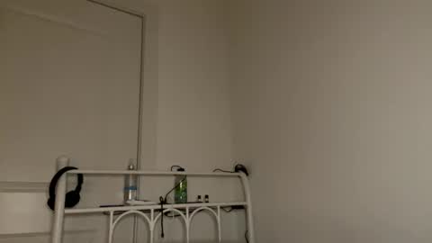 Snapshot of raiyvyn chatting on February 25, 2025, 3:42 am Ray Ray online show from February 25, 2025, 3:42 am