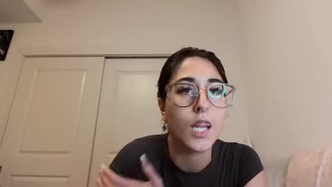 Snapshot of raiyvyn chatting on October 15, 2025, 3:28 am Ray Ray online show from October 15, 2025, 3:28 am