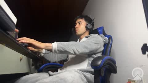 Snapshot of rakhubs chatting on February 15, 2026, 3:36 am Enzo online show from February 15, 2026, 3:36 am