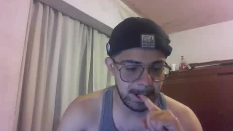 Snapshot of ralphillips25 chatting on December 19, 2025, 5:03 am ralphillips25 online show from December 19, 2025, 5:03 am