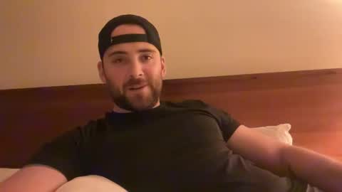 Snapshot of randomdude5950 chatting on December 10, 2024, 2:59 am randomdude5950 online show from December 10, 2024, 2:59 am