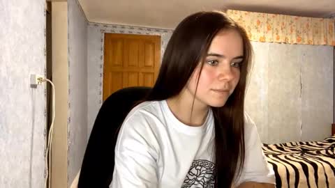 Lia online show from September 13, 2025, 4:07 pm