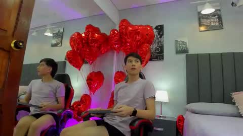 Snapshot of raphael_nyon chatting on February 24, 2026, 3:37 am Raphael Nyon online show from February 24, 2026, 3:37 am