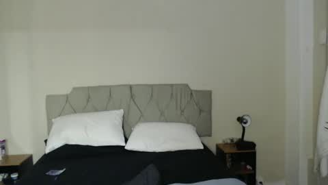 raposafoxy online show from December 3, 2025, 5:44 pm