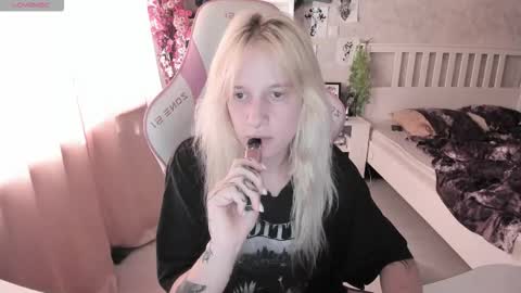 Snapshot of rapunzel_cute chatting on September 12, 2025, 1:11 pm Rapunzel online show from September 12, 2025, 1:11 pm