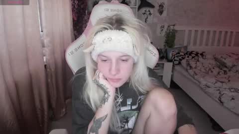 Snapshot of rapunzel_cute chatting on October 6, 2025, 1:30 pm Rapunzel online show from October 6, 2025, 1:30 pm