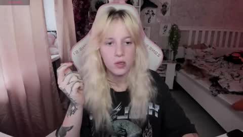 Snapshot of rapunzel_cute chatting on October 15, 2025, 1:22 pm Rapunzel online show from October 15, 2025, 1:22 pm