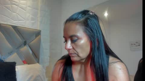 Raquel Moore  online show from February 21, 2025, 10:59 pm