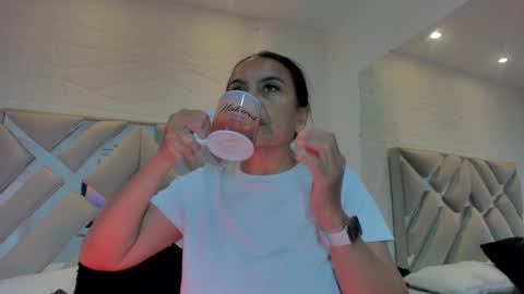 Raquel Moore  online show from March 6, 2025, 8:08 am